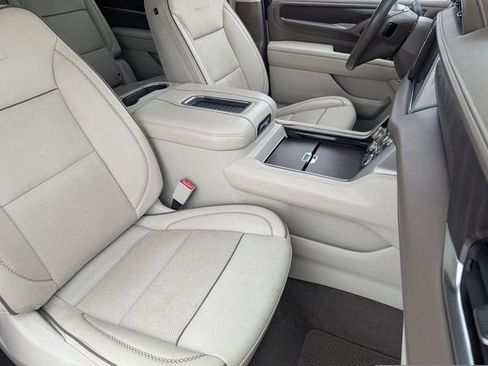 Used 2021 GMC Yukon Denali w/ Denali Premium Package image 10
