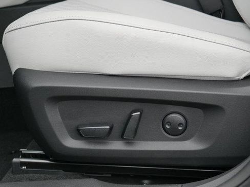 Used 2025 Mitsubishi Outlander AWD image 13