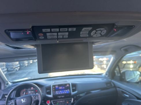 Used 2016 Honda Pilot Touring image 33