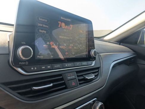 Used 2025 Nissan Altima 2.5 SV image 23