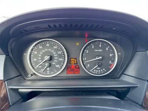 Used 2010 BMW 528i Sedan image 12