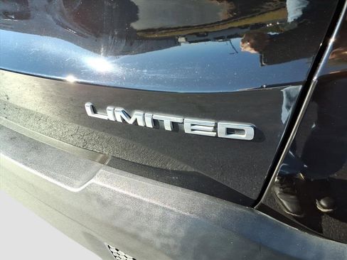 Used 2018 Jeep Renegade Limited w/ UConnect 8.4 Nav Group image 8