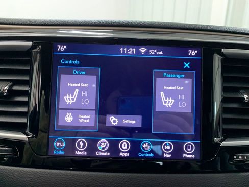 Used 2018 Chrysler Pacifica Touring-L Plus image 10