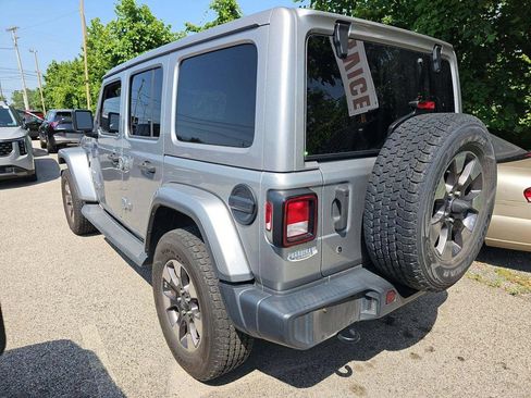 Used 2018 Jeep Wrangler Unlimited Sahara AWD/4WD image 3