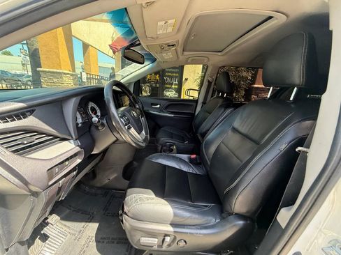 Used 2016 Toyota Sienna SE w/ SE Preferred Package FWD image 12
