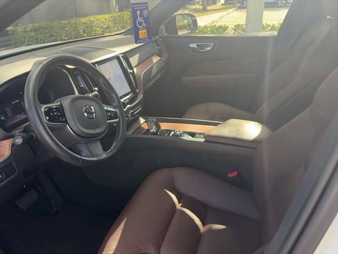 Used 2024 Volvo XC60 B5 Plus image 3