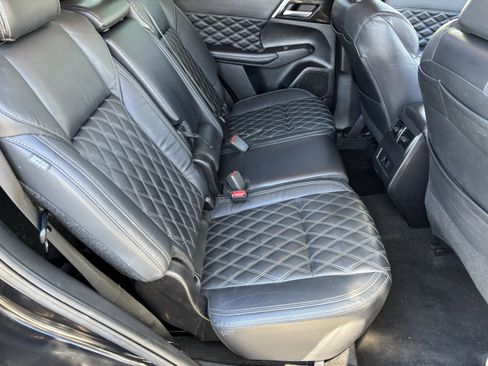 Used 2022 Mitsubishi Outlander SEL image 11