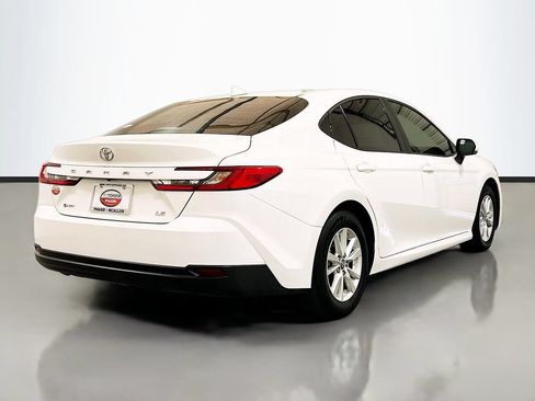 Used 2025 Toyota Camry LE w/ Convenience Package FWD image 4