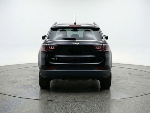 Used 2025 Jeep Compass Latitude image 7