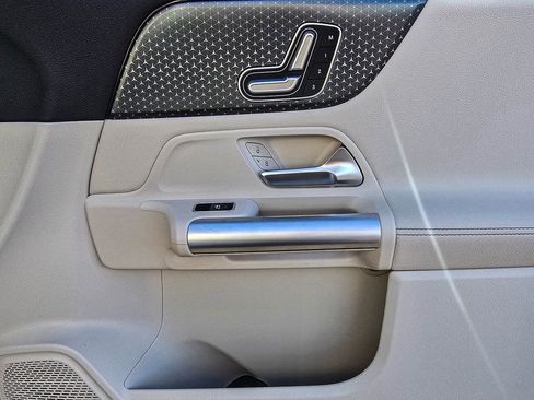 Used 2025 Mercedes-Benz GLA 250 4MATIC image 38