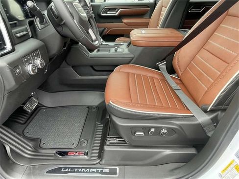 New 2026 GMC Sierra 2500 Denali Ultimate w/ LPO, Black Badging Package image 12