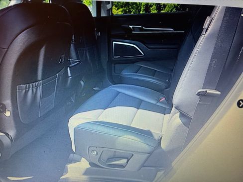 Used 2025 Kia Telluride S FWD image 9