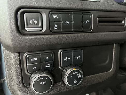 Used 2021 Chevrolet Suburban RST w/ Luxury Package AWD/4WD image 12