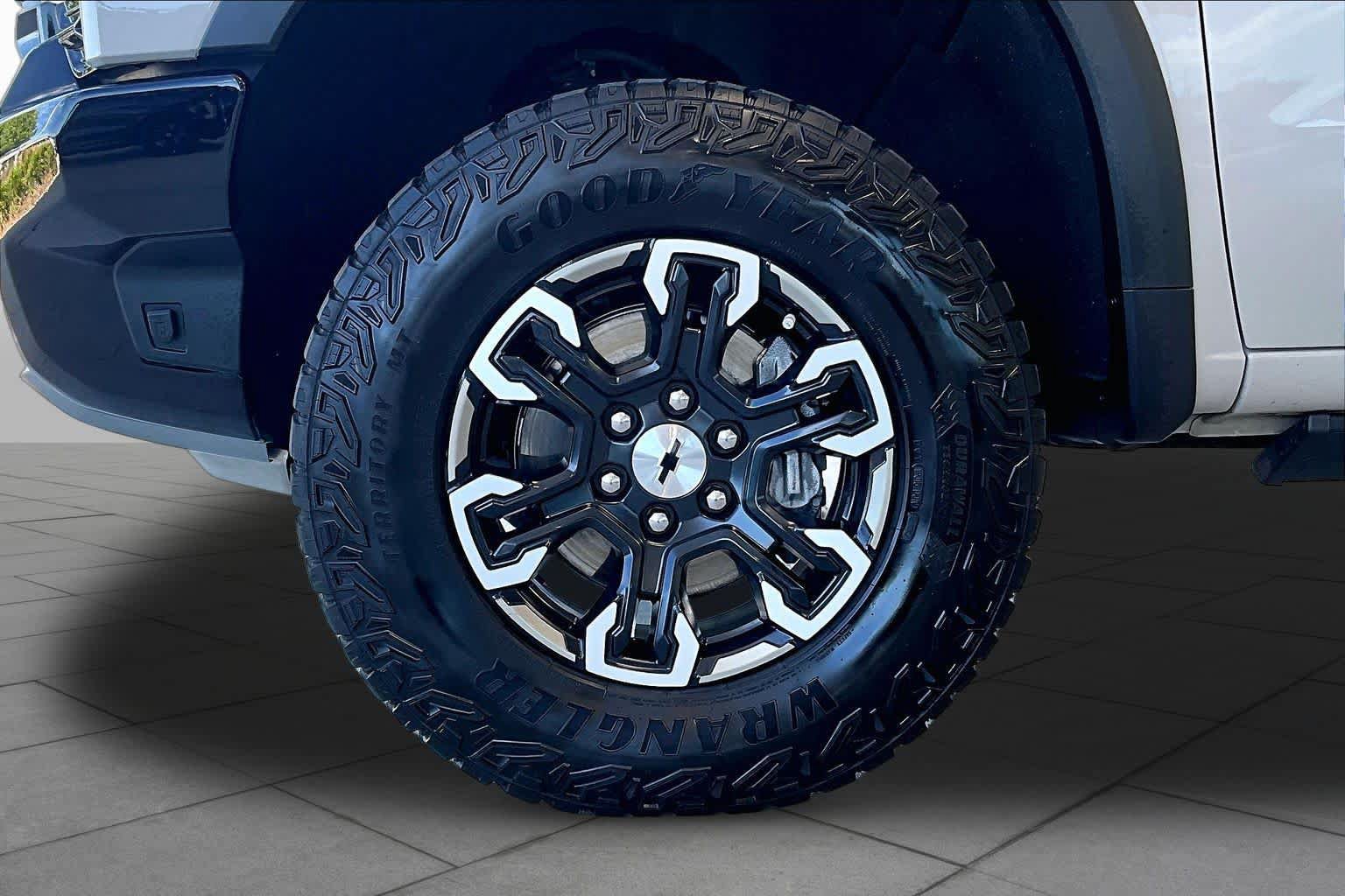 Used 2026 Chevrolet Silverado 1500 ZR2 AWD/4WD image 10