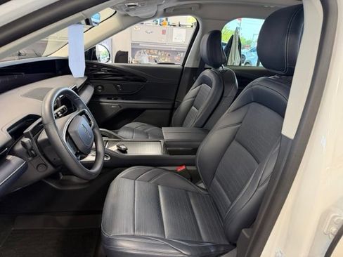 Used 2025 Lincoln Nautilus Reserve AWD/4WD image 16
