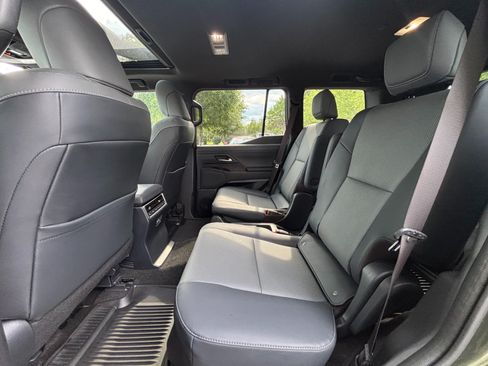 Used 2025 Lexus GX 550 w/ Accessory Package (2T) AWD/4WD image 20