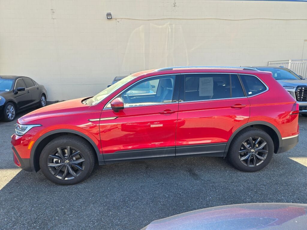 Used 2024 Volkswagen Tiguan SE AWD/4WD image 4