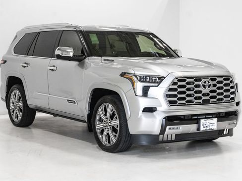 Used 2025 Toyota Sequoia Capstone AWD/4WD image 7