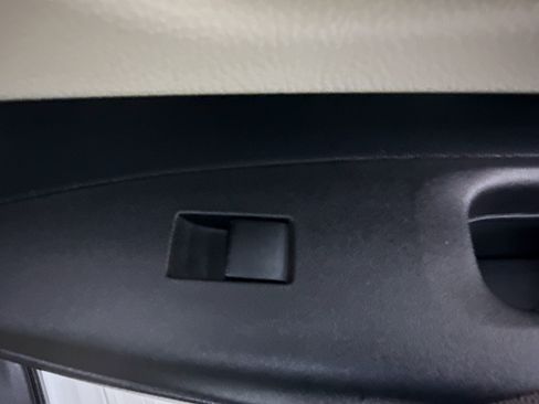 Used 2022 Toyota Corolla LE FWD image 30