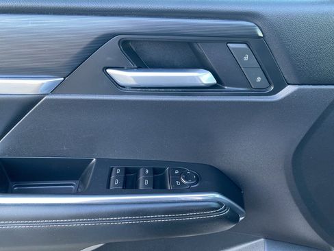 Used 2025 GMC Acadia Elevation image 27