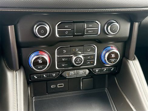 Used 2021 GMC Yukon AT4 w/ Technology Package image 17