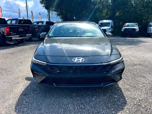 Used 2024 Hyundai Elantra Limited image 8