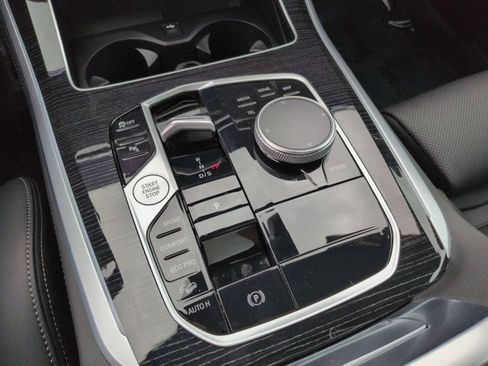 Used 2025 BMW X5 xDrive40i w/ M Sport Package AWD/4WD image 12