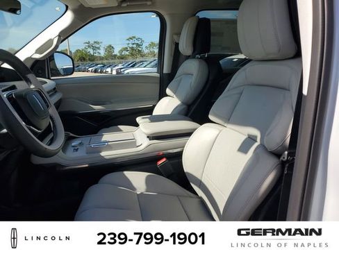 New 2025 Lincoln Navigator L Reserve image 18