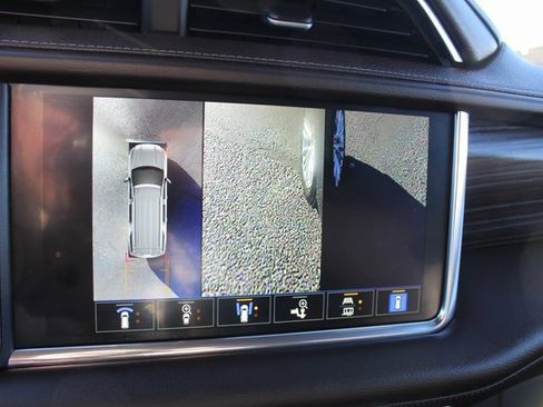 Used 2022 GMC Yukon XL Denali w/ Denali Premium Package image 38