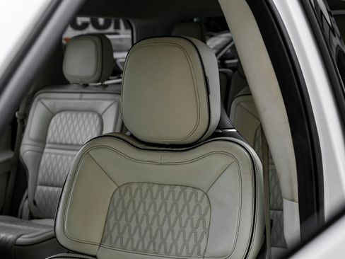 Used 2020 Lincoln Navigator Black Label w/ Cargo Convenience Package AWD/4WD image 32