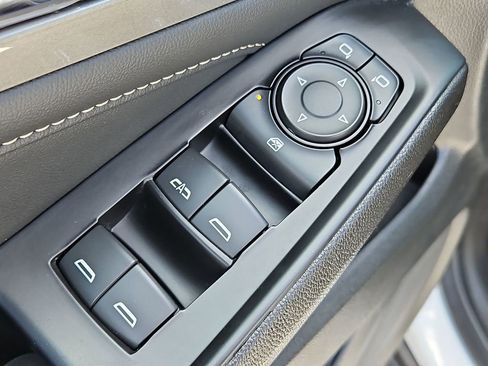 Certified 2023 Chevrolet Traverse LT FWD image 23