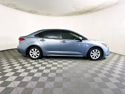 Used 2024 Toyota Corolla LE FWD image 2