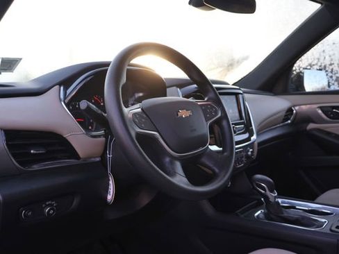 Used 2023 Chevrolet Traverse LS image 8