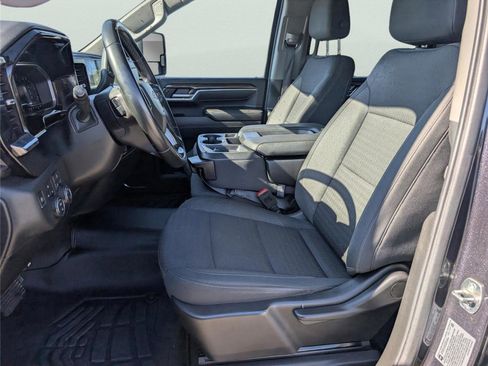 Used 2024 Chevrolet Silverado 2500 LT image 9