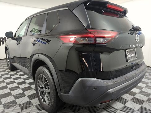 Used 2021 Nissan Rogue S image 2