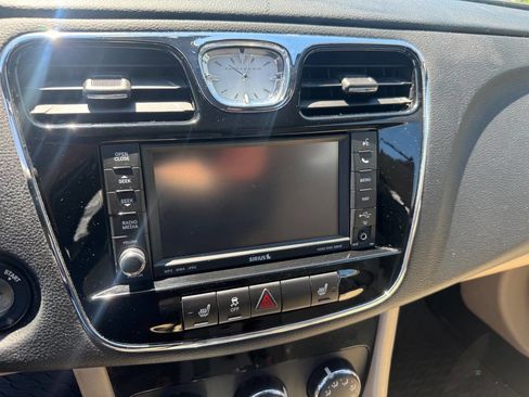 Used 2013 Chrysler 200 Limited FWD image 18