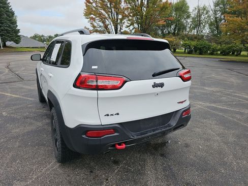 Used 2017 Jeep Cherokee Trailhawk w/ Cold Weather Group AWD/4WD image 3