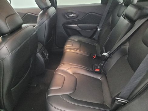 Used 2020 Jeep Cherokee Latitude Plus w/ Cold Weather Group image 18