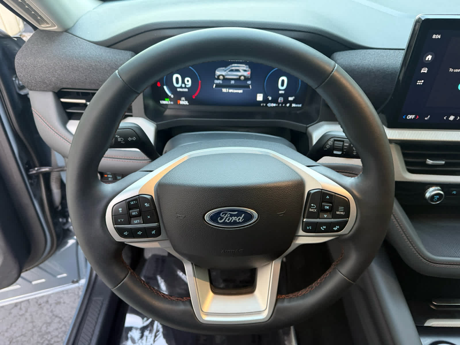 Used 2025 Ford Explorer Active AWD/4WD image 2