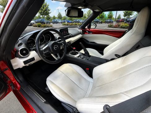 Used 2021 MAZDA MX-5 Miata RF Grand Touring RWD image 12