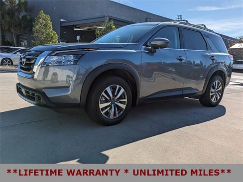 Used 2024 Nissan Pathfinder SL image 10