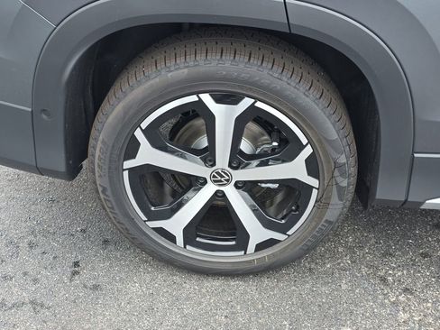 New 2026 Volkswagen Tiguan SE image 6