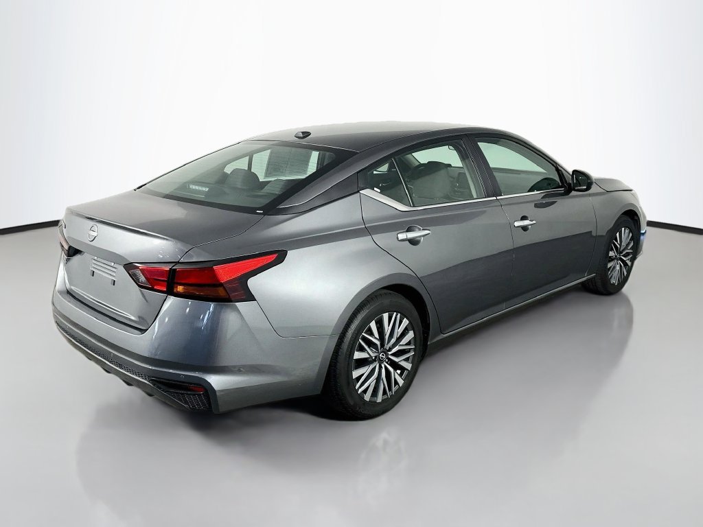 Used 2025 Nissan Altima 2.5 SV FWD image 7