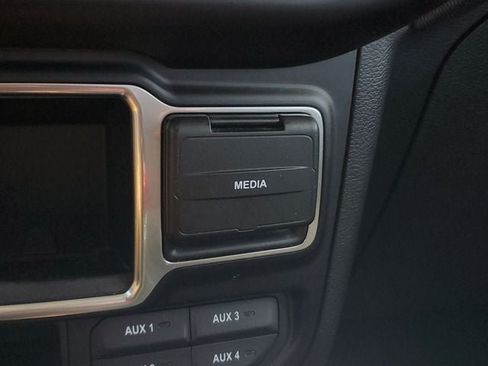 Certified 2023 Jeep Gladiator Sport AWD/4WD image 32