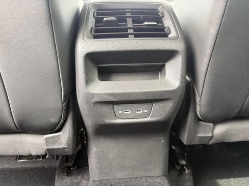 Used 2025 Volkswagen Tiguan SE FWD image 24