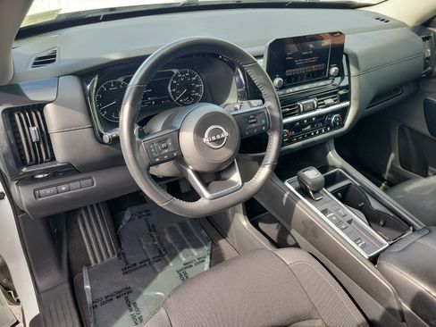 Used 2024 Nissan Pathfinder SV FWD image 18