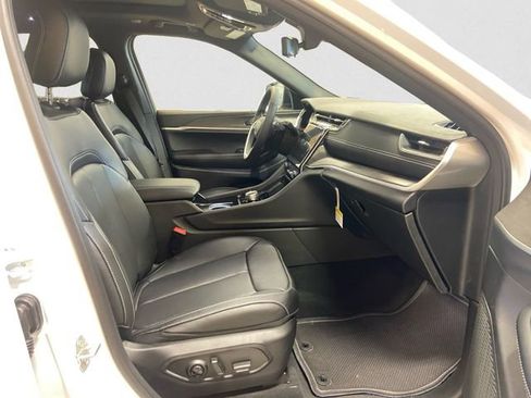 New 2025 Jeep Grand Cherokee Limited w/ Luxury Tech Group II image 15