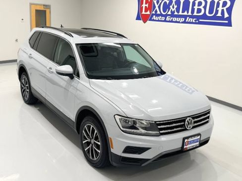 Used 2018 Volkswagen Tiguan SE w/ Panoramic Sunroof Package AWD/4WD image 15