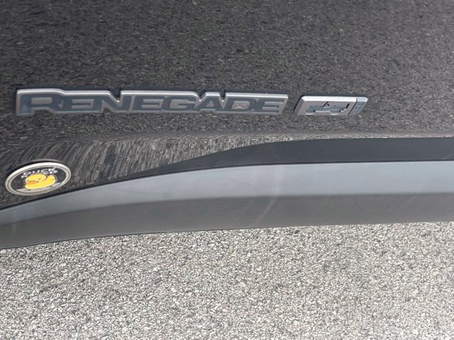 Used 2021 Jeep Renegade Latitude AWD/4WD image 6
