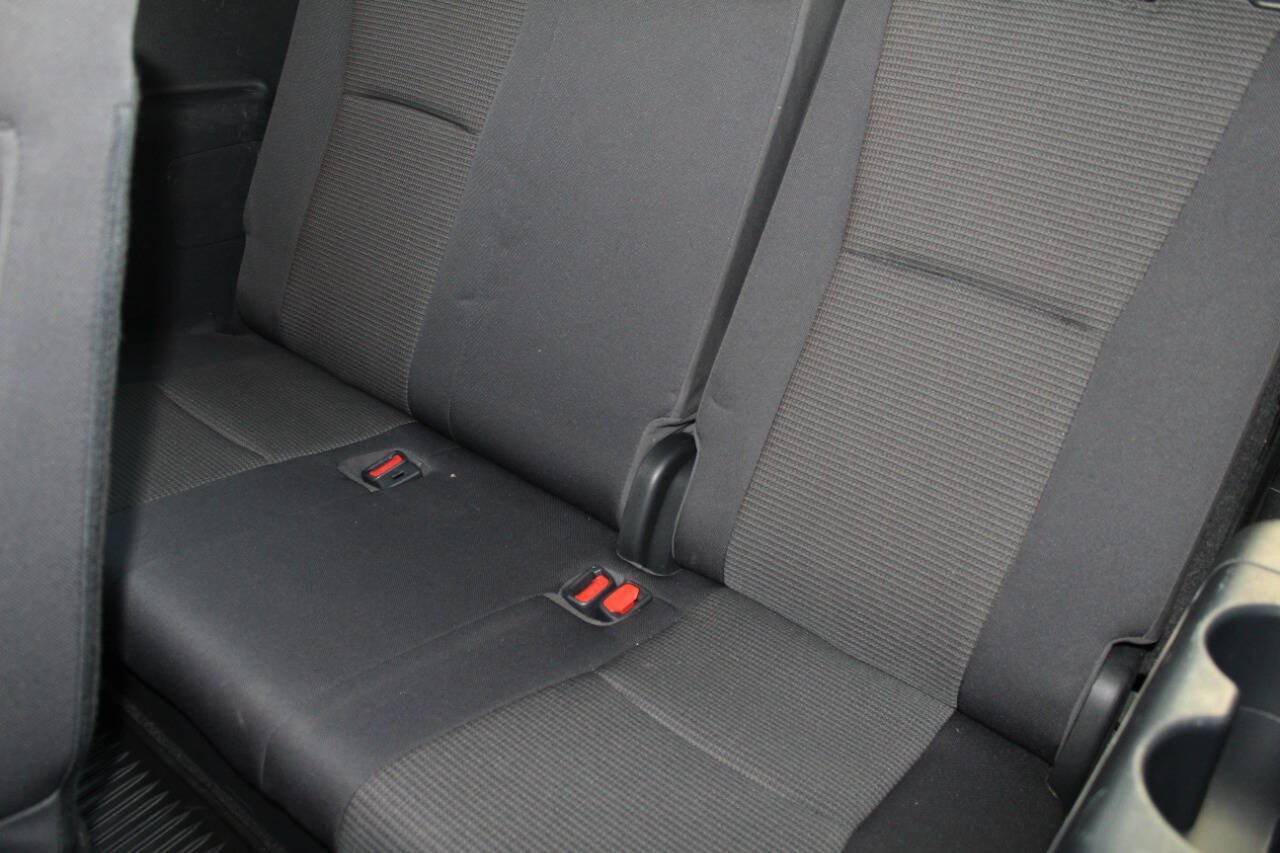 Used 2023 Toyota Highlander L FWD image 21